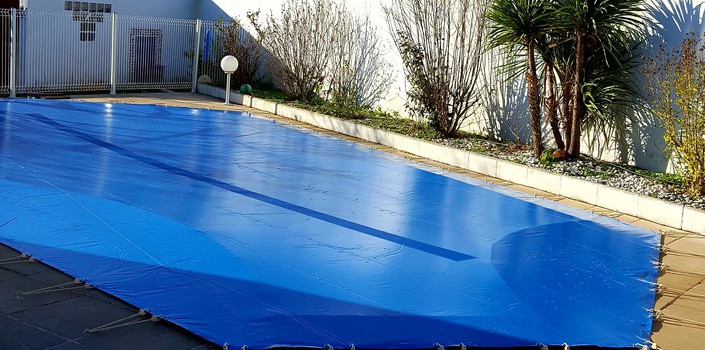 couvertures de piscines opaques sans barres