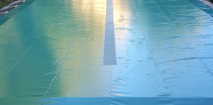 couvertures de piscines opaques sans barres verte